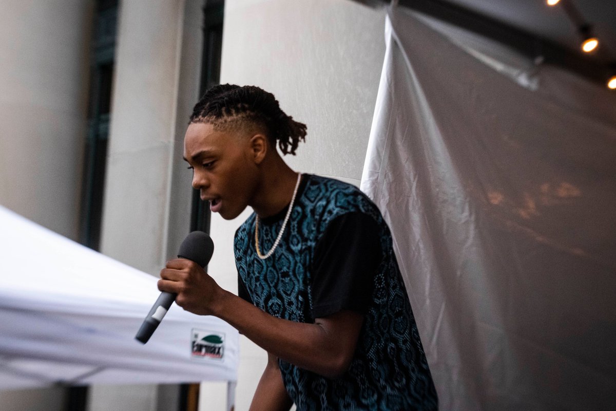 HSRA_MN's tweet photo. Tonight 6 PM CT 89.3 FM Twin Cities @thelocalshow @TheCurrent also stream at https://t.co/RDj2j3hXDk to hear new music made by @HSRA_MN. Follow High School for Recording Arts @Spotify @iTunes to get new music the minute it drops on the student label #AnotherLevelRecords https://t.co/WRAGVEGNCO