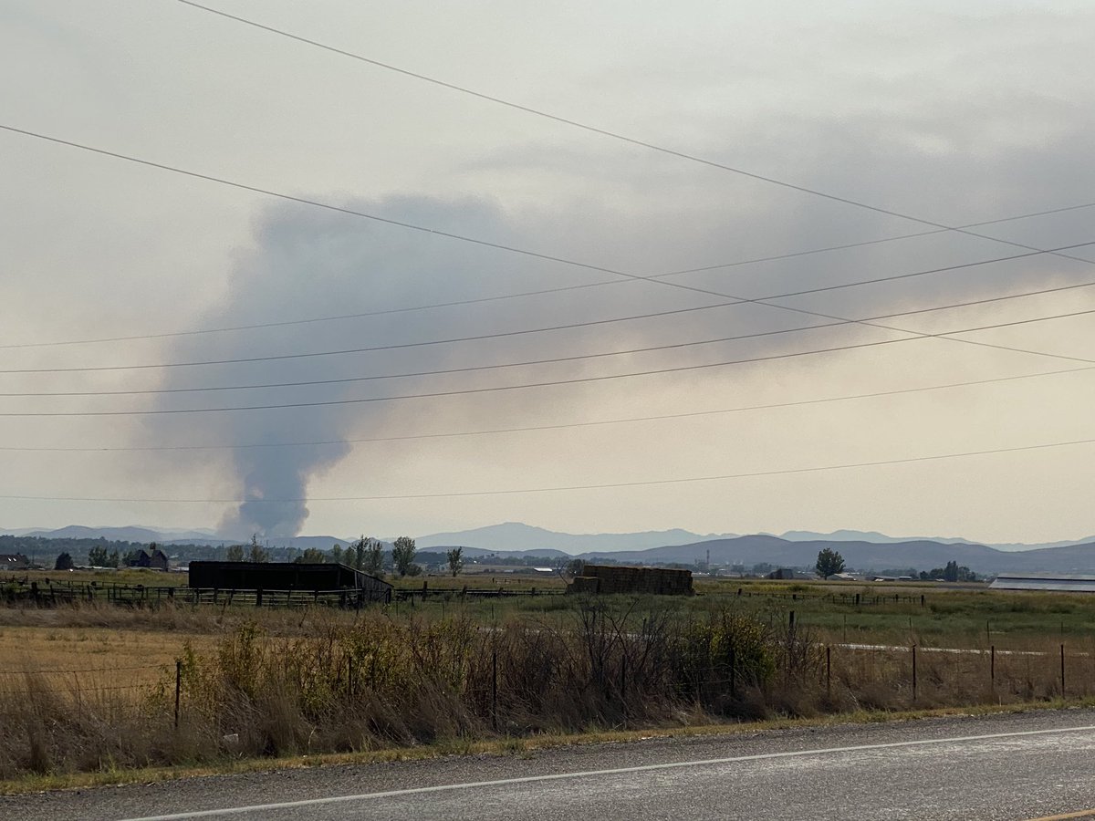 UCSO's tweet photo. Fire near Summit Ridge in Santaquin is estimated at 150 acres. Contrary to rumor, there have been no evacuations ordered. But always be prepared! Please stay away if you do not live there! @UtahCountyFD @SantaquinFire @UtahWildfire @SantaquinCity https://t.co/ROsAwgLdK6
