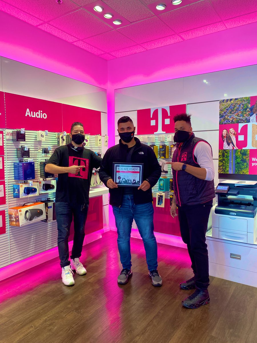 Meet Giann, he’s one step closer to becoming a Mobile Expert in the #Tmobile #Magentafamily (Not to mention he passed with a 💯%❕) #MagentaMagic #NewHire #WelcomeToTheTeam #TMobileFamily #BridgeCity