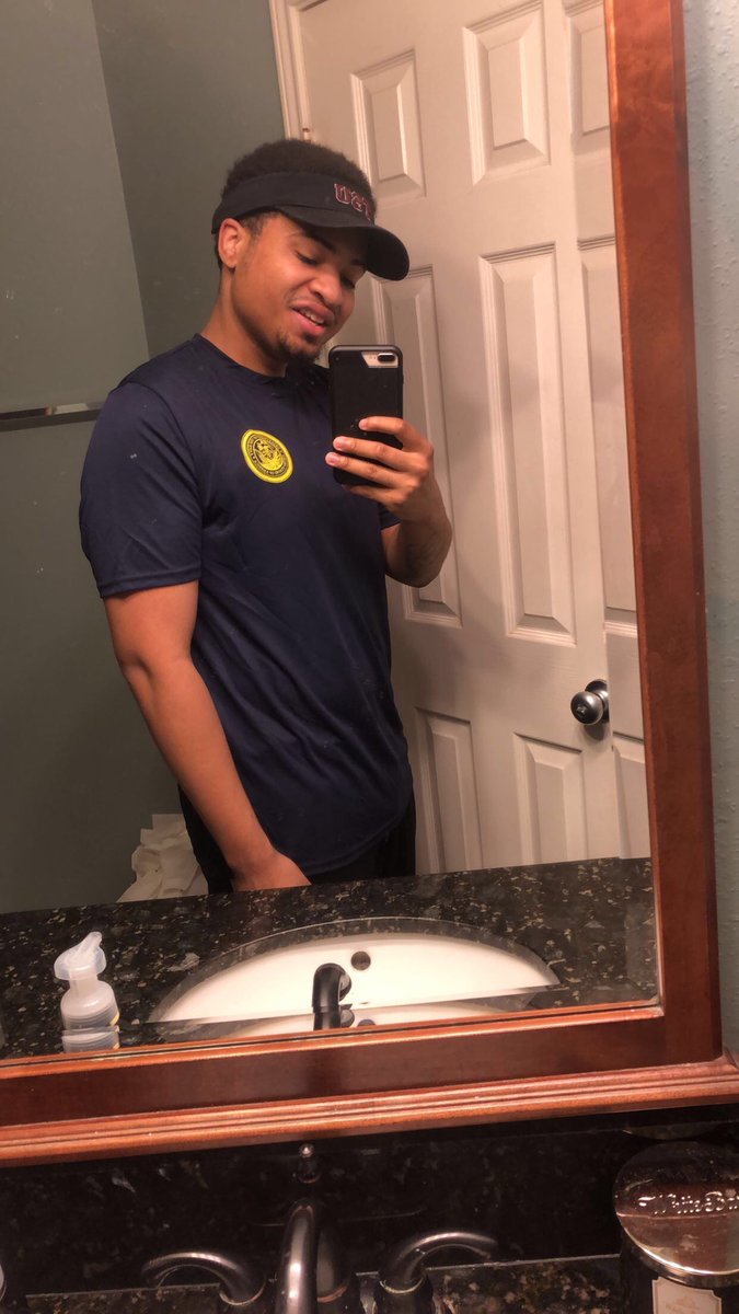 _kiarawhite's tweet photo. So proud of my baby brother!!!! @4xtimes #navybound https://t.co/etiBIRAyNv