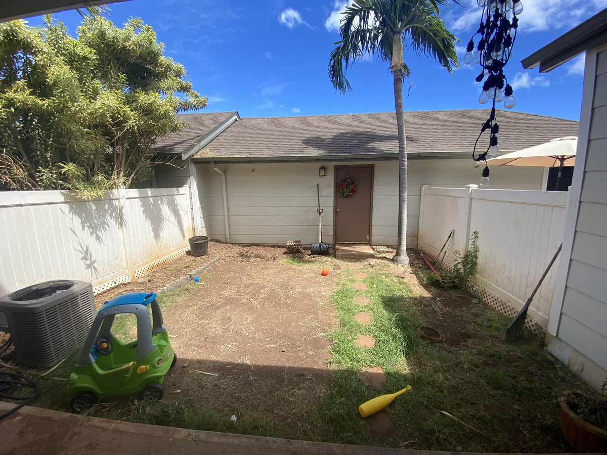 emmma_c's tweet photo. This is adulting.... LOL. So proud of our yard. And just our home in general. We put so much hard work and love into our house the past few months, I can’t wait to make more memories! Gunna have one FAT pahteh https://t.co/MYkLoP9sKg