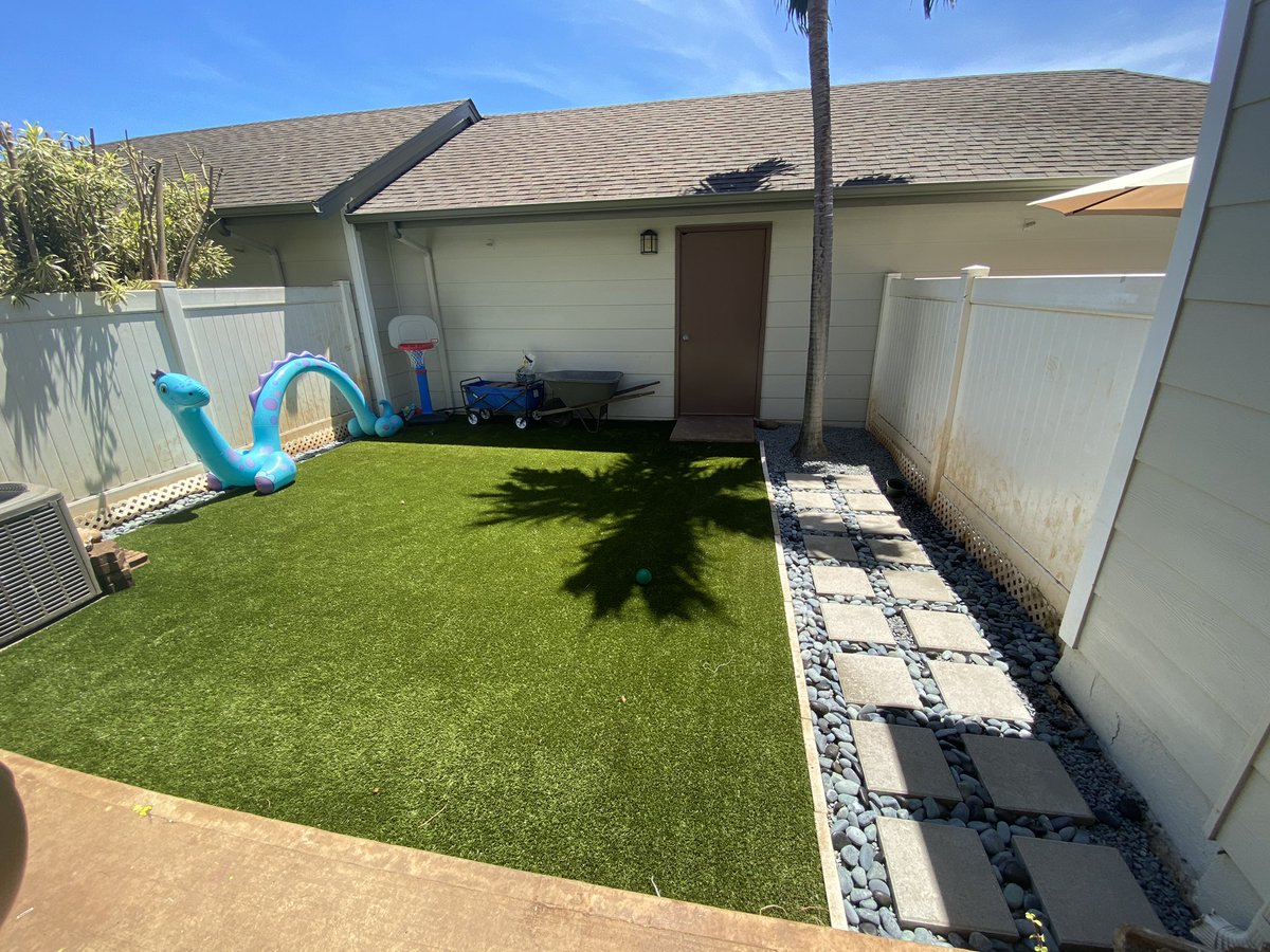 emmma_c's tweet photo. This is adulting.... LOL. So proud of our yard. And just our home in general. We put so much hard work and love into our house the past few months, I can’t wait to make more memories! Gunna have one FAT pahteh https://t.co/MYkLoP9sKg