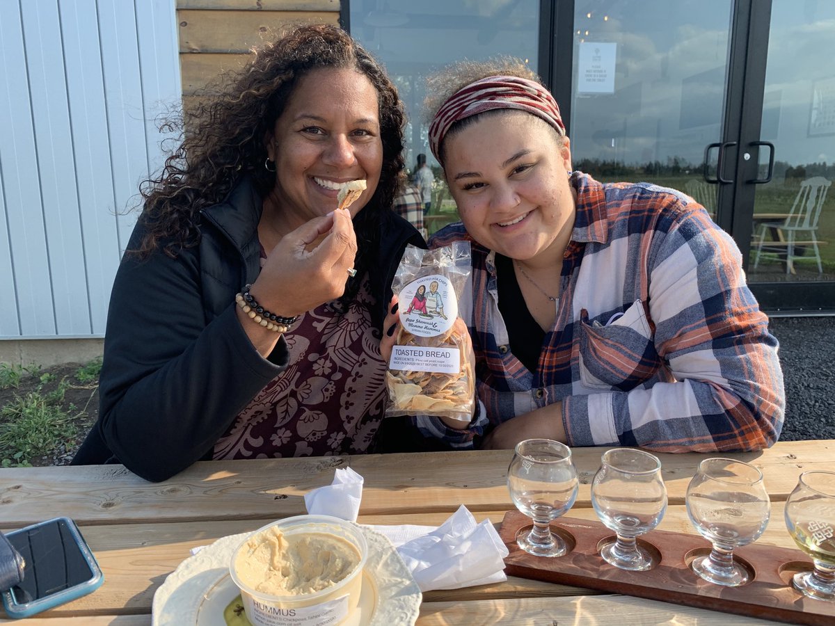 ToddSmithCANDU's tweet photo. Supporting local business in Prince Edward County with the family this afternoon. #SlickersIceCream #Lemons #GillinghamBrewery #LochMorCider #pec #BayofQuinte https://t.co/VSAGDp8Oao