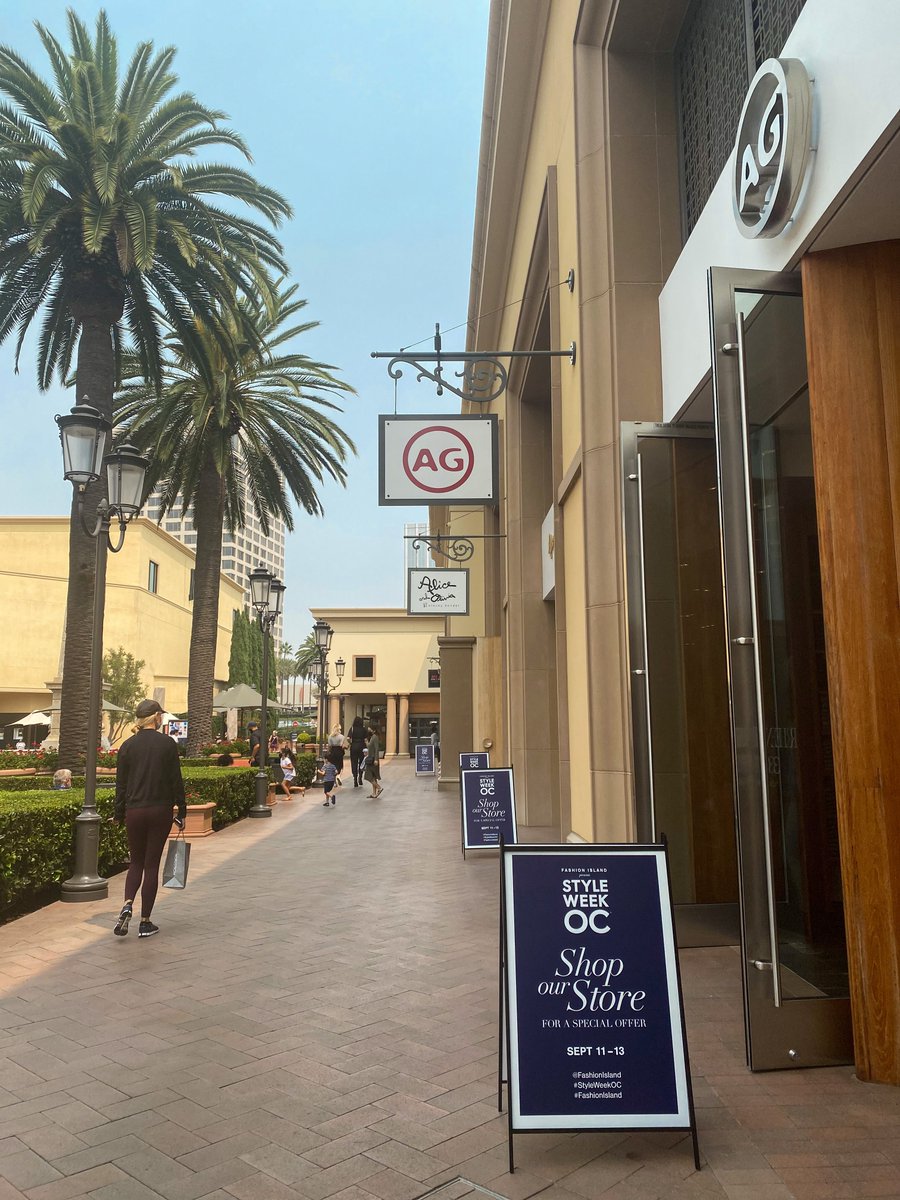 FashionIsland's tweet photo. We’re having too much fun at StyleWeekOC®. Come by and join us for fall fashion shopping! #FashionIsland #NewportBeach #StyleWeekOC #Fashion #FallFashion https://t.co/bqHJKyf1UJ