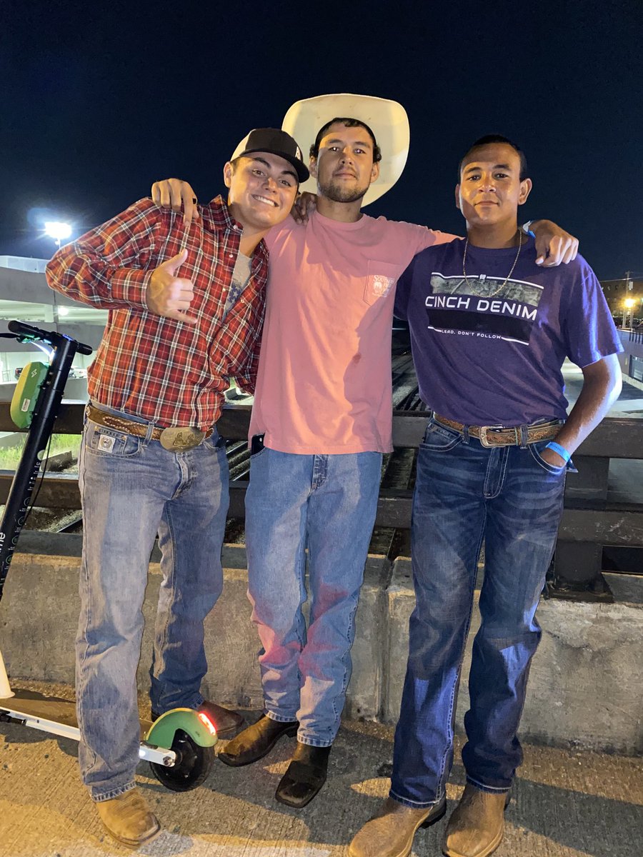 351_918's tweet photo. Blessed with some damn good friends!! https://t.co/6ULICaMHXn