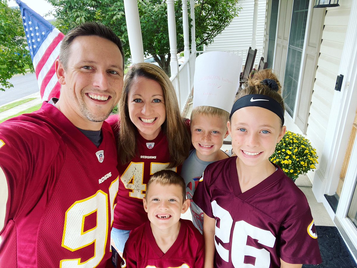 MrsStover_'s tweet photo. HTTR! HTTWFT! Sunday feels good 🙌🏻🏈 https://t.co/CdsCEQBZau