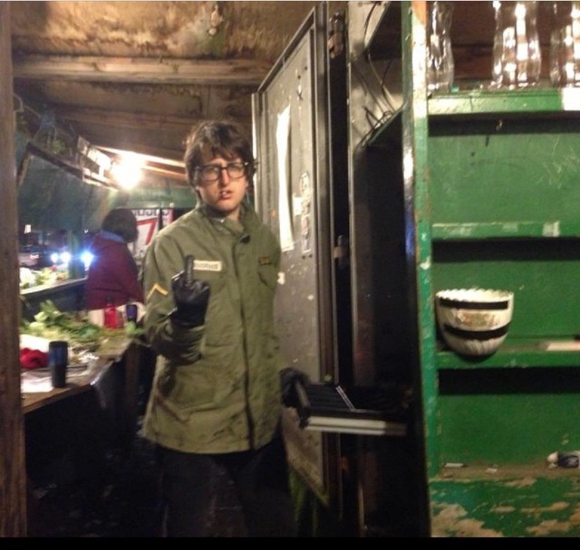 TrueAnonPod's tweet photo. Police on fentanyl VS male florist on Fentanyl https://t.co/w0LJ4GJDJU