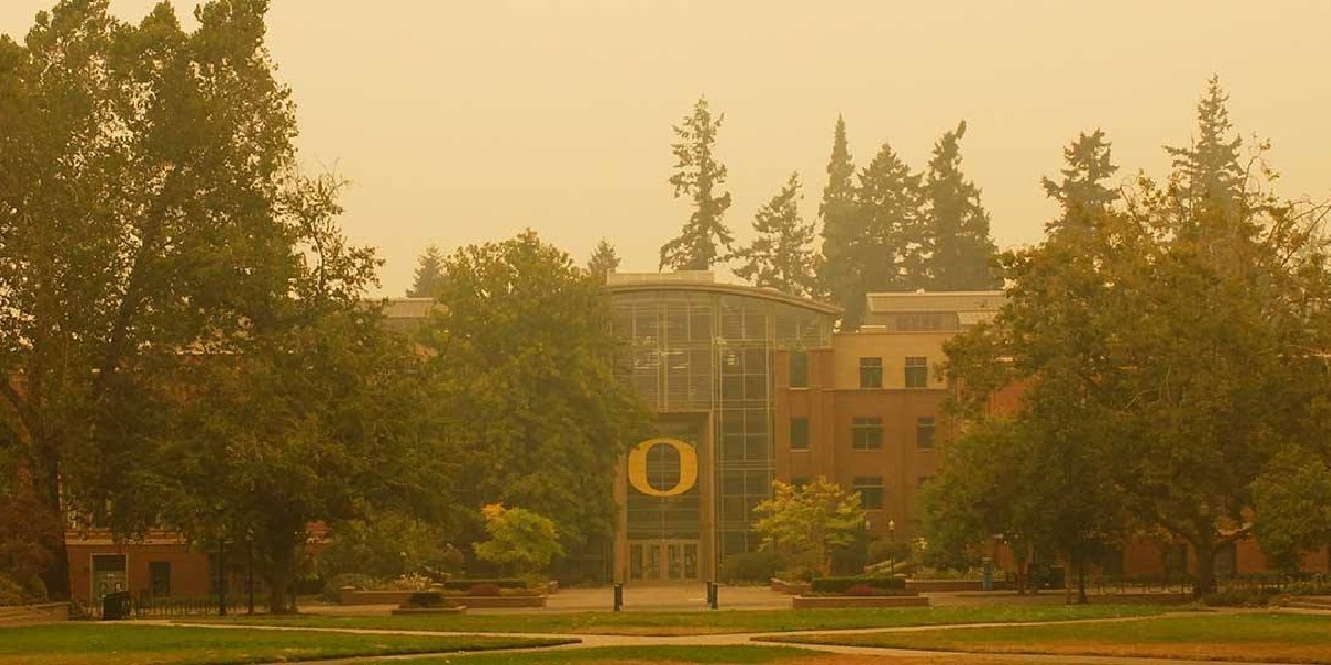 uoregon's tweet image. ICYMI: To stay up to date on the Holiday Farm Fire burning east of Eugene, go to our new Web page that includes updates on how the UO is being affected, resources on how to help and how to get help, and links to current fire conditions: fal.cn/3aikZ