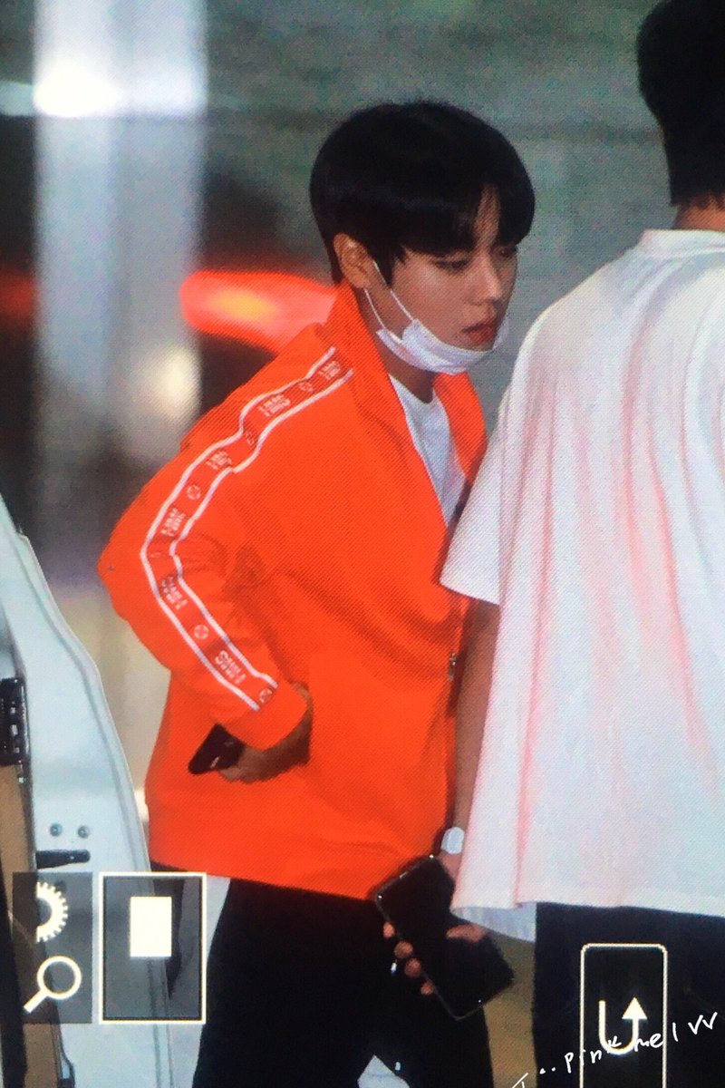 PinkMe0529's tweet photo. 200914 아육대 출근
🧡🧡

 #박지훈 #ParkJihoon https://t.co/YldOQvHeFh