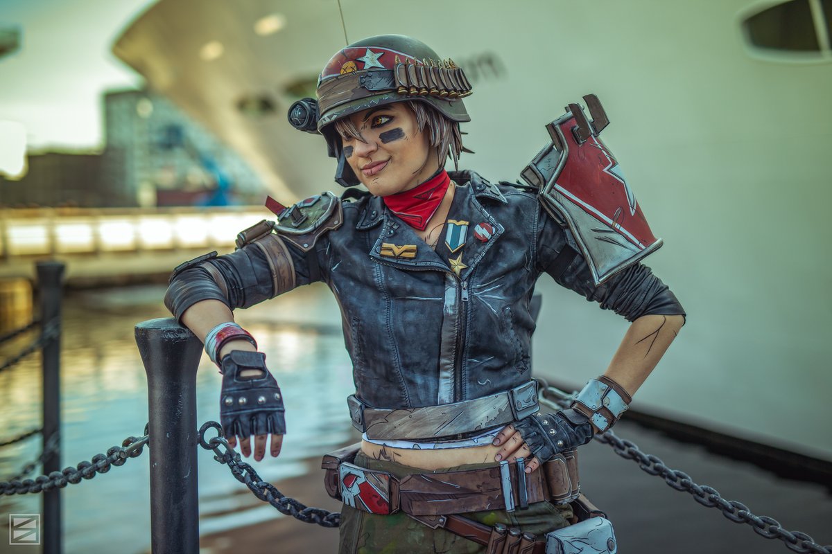 JupiLight's tweet photo. A year of Borderlands 3?! Last year's competition was truly one of the best moments in my cosplay life. #borderfam is really one of the best things ever! Here's to more borderlands cosplays next year!
📸@sonsonphotos  
#borderlands @2K_UK @Borderlands #borderlands3 #cosplay https://t.co/Gc2gm1IPNY