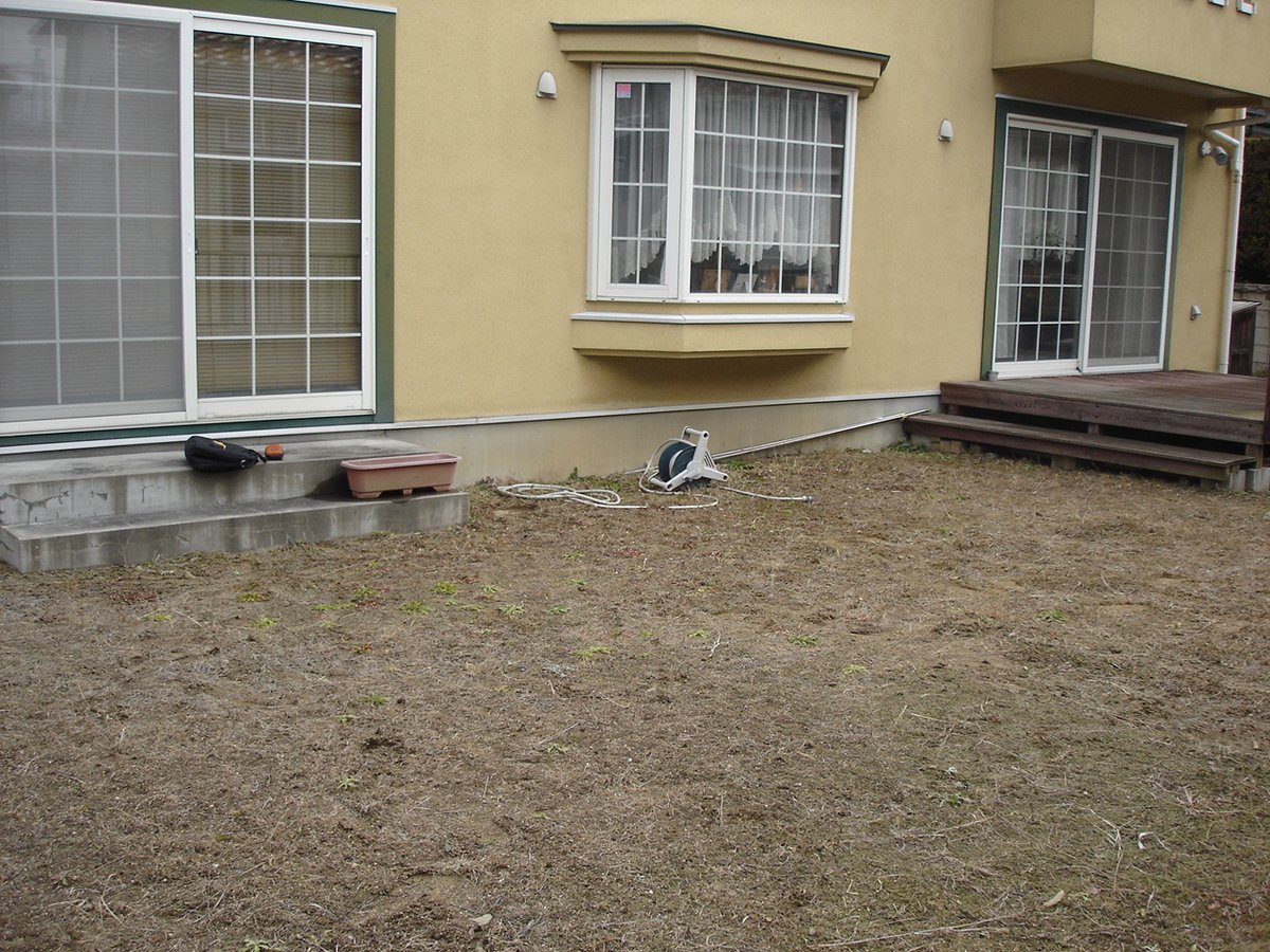 kkcplan's tweet photo. 過去の工事紹介
こちら住宅の外構工事の写真です！
1枚目が施工前、2枚目が施工中、
3枚目が施工完了
家の雰囲気と合ったおしゃれなデザインになったのではないでしょうか😁

なにか住まいのお困りごとありましたらお声掛けください！

＃リフォーム https://t.co/x9rCP8h8Po