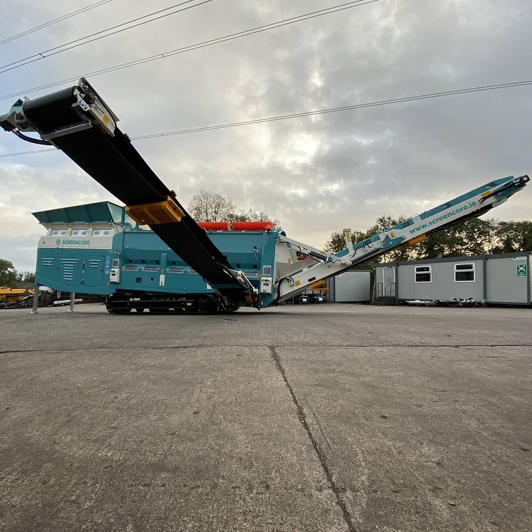 MachineryMP's tweet photo. The Screencore Orbiter 175 is a heavy-duty tracked trommel designed to deliver high production from a compact footprint. 💯
More details: https://t.co/P2NN5EMKds
___
#heavyduty #heavy #heavymachinery #freeloaders #cat #catengine #power #stacker #feedhopper #screencore #enginius https://t.co/iQSIyLsbCr