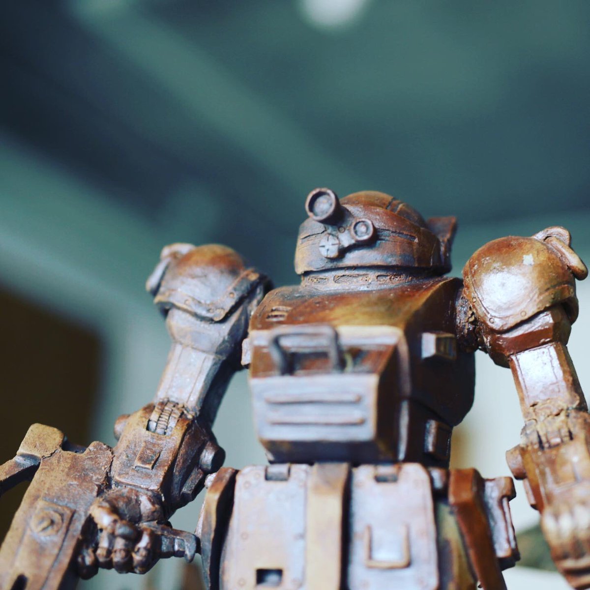 こいつの肩は赤く塗らねぇのかい