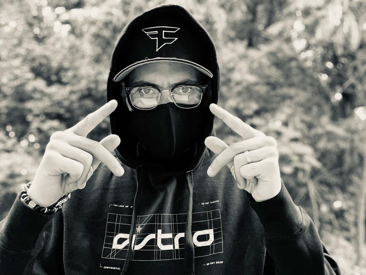ReUpHD's tweet photo. My #FaZe5 Video is finally Live!
I need yall in this very moment. Drop a Like, Retweet, Comment. Just do the things!
Lets show @FaZeClan Why ReUp Deserves to be a part of FaZe!
#FaZeReUp
📺 https://t.co/8BEjA4wWUt 📺 https://t.co/k5GR9iPkbz