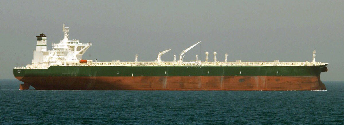For those of you asking why she looks empty. She isn’t. In this photo you can see how high up above water an empty VLCC supertanker looks like. HONEY isn’t carrying heavy crude oil but a light liquid called gas condensate; a natural gas liquid (NGL). Not to be confused with LNG.
