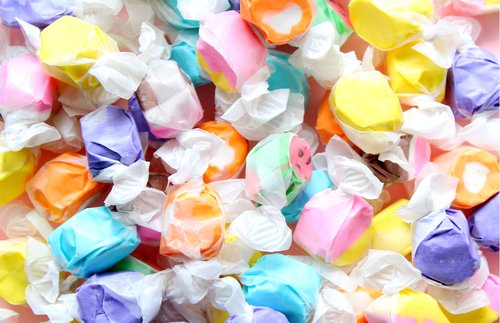 Frommers's tweet photo. #BuckeyeCandies? #AbbaZaba? #SaltWaterTaffy? #CactusCandy?
Which US state has the best regional treats?
https://t.co/0G6HErK9Yz https://t.co/BLrNnnH1AN