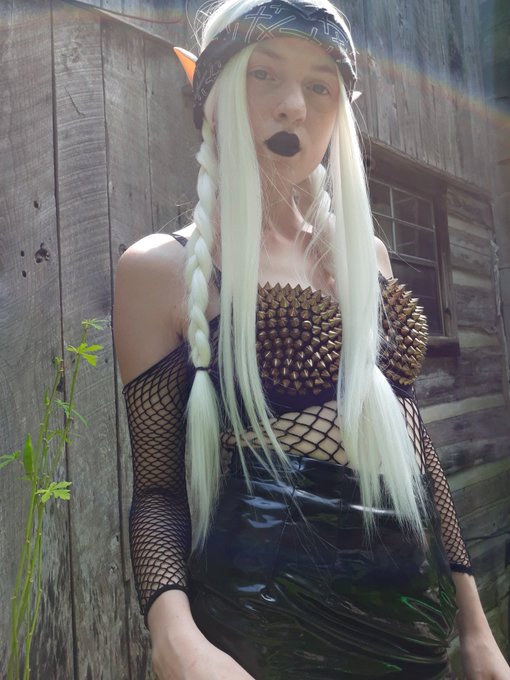 1 pic. Here to beat you up and make you suck my cunt, slut?

#nsfwtwitter #transporn #ftmpussy #elfboy