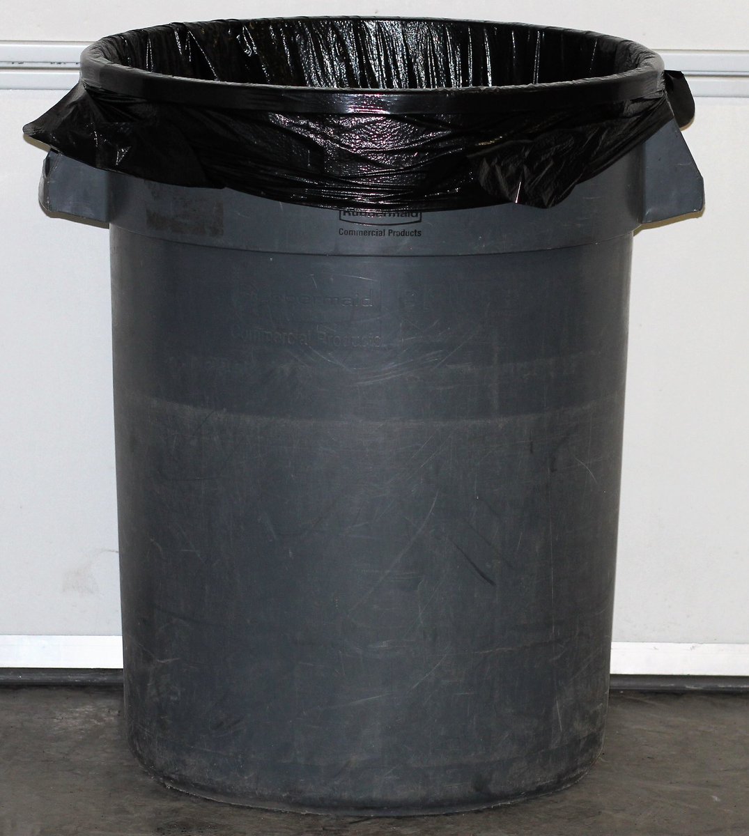 open this thread if you like uhhhh.... trash cans? yeah fuck it, trash cans.