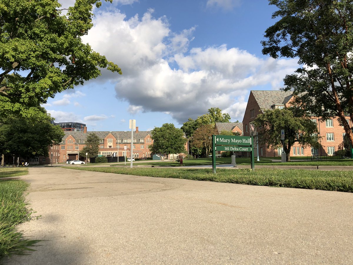 JackFalinski's tweet photo. MSU sidewalks are usually busy this time of year. This year’s a different story #jrn203lines https://t.co/KunZ2h4uFt