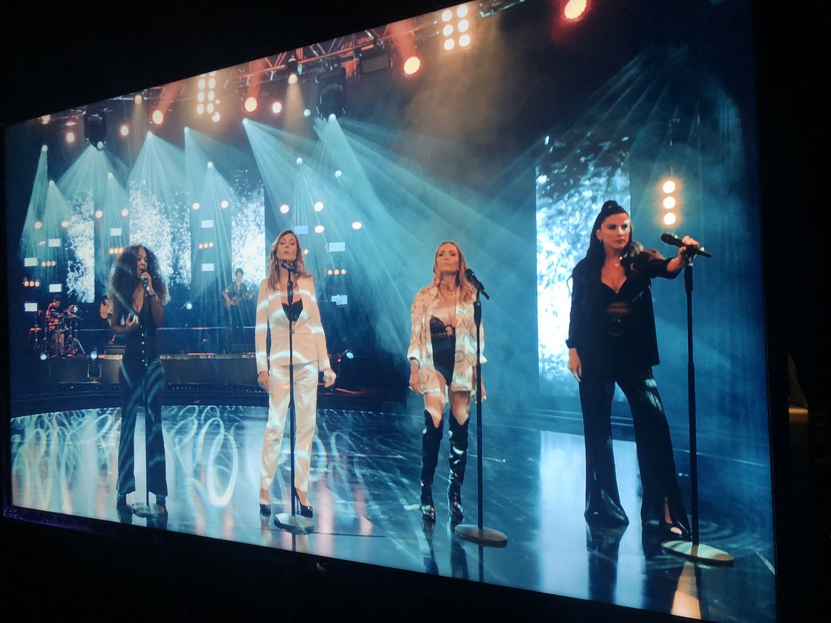 HologramaMx's tweet photo. Por primera vez, @ov7oficial hace formato acústico desde #CDMX
🎙✨ #OV730 https://t.co/JBrik8ipCa