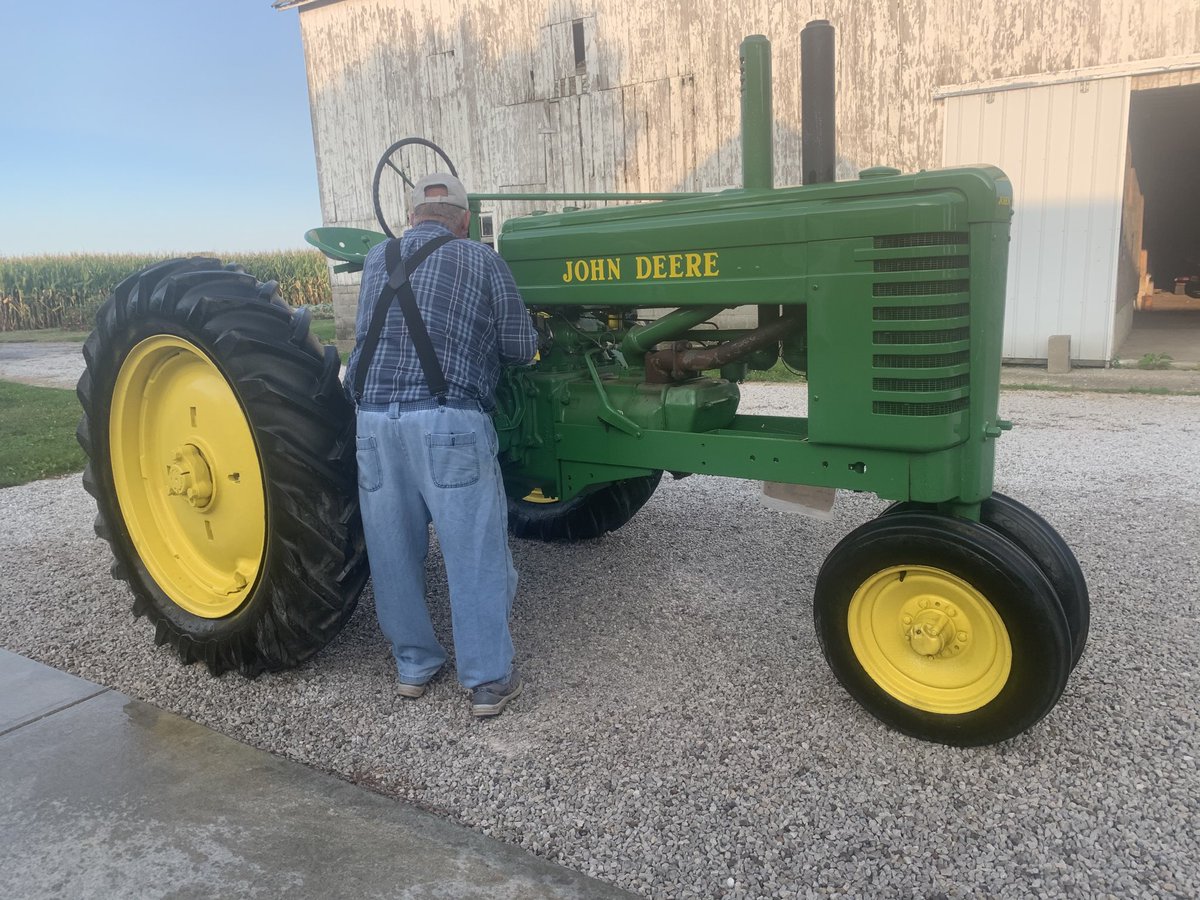 dfriedrich73's tweet photo. Giving her a little shine today.#JohnDeere https://t.co/ms2gbriyOm