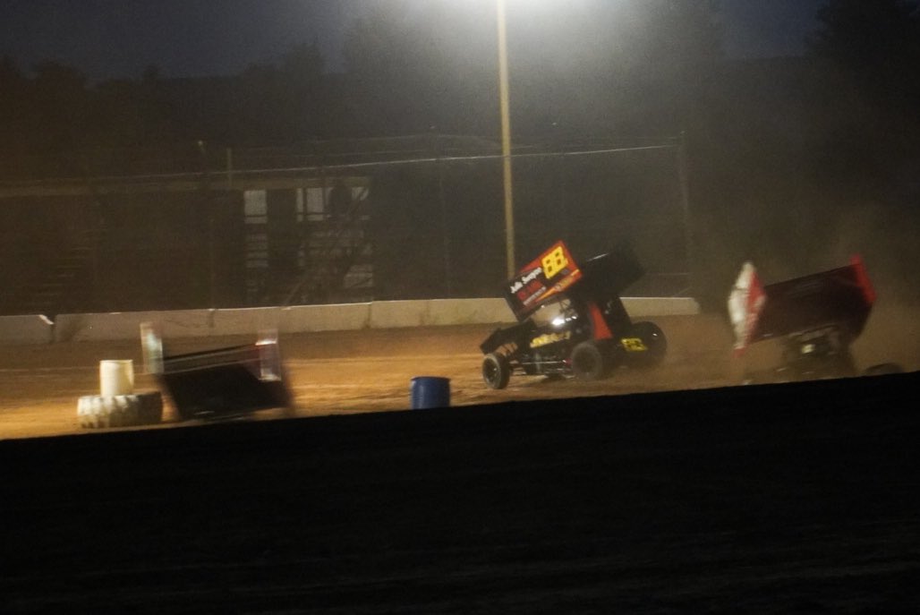 88Hjhansen's tweet photo. The front wing was found to be too far forward Josh will have to start the A-Main from the back of the pack https://t.co/LWmIiztOea