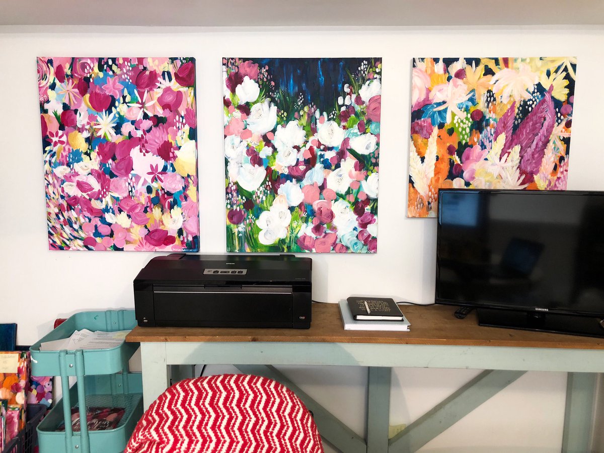123patrickg's tweet image. #studiosunday 

This is where I work. This is where I hang out when I’m emailing, booking commissions, &amp;amp; writing. And I love it. Because beautiful things - and spaces - actually do matter. 

#studiospace #workspace #homedecor #paintingsforsale #intuitiveflorals #canadianartist