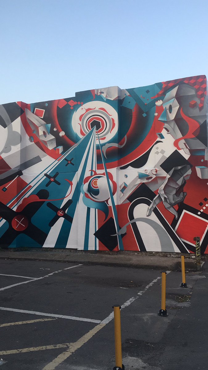 Peckham Ryeにて日本人のアーティスト集団がOn fire🔥
カウンシルに許可を取り、プロジェクトの意向でファウンディングも受けて壁に絵を描ききった3人の敏腕アーティスト
見ればみる程吸い込まれそうな絵と色彩感覚。
消される前に是非ご近所様はお立ち寄り下さい！
<a href="/suiko/">suiko</a> <a href="/imaone_tokyo/">imaone</a> #fate