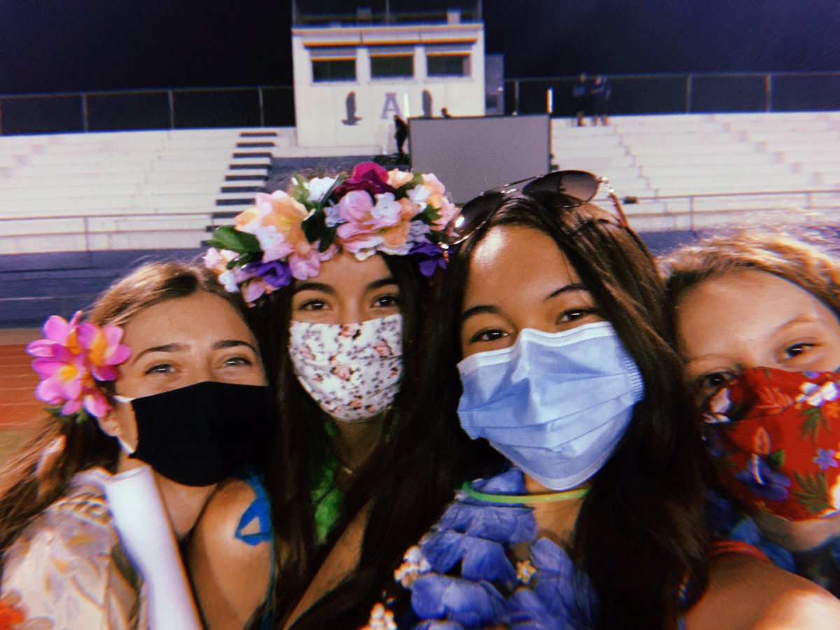 AQUINASHS's tweet photo. Wonderful “Luau Movie Night” at AHS on Saturday
Thanks to everyone who worked hard to make this a special evening for our students
#Community #Connection #LargeEnoughToChallenge #SmallEnoughToCare #WeAreAquinas https://t.co/4QMRYQdaXU