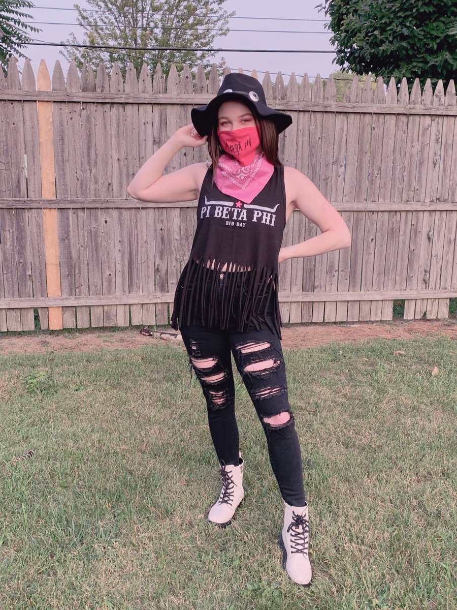 __saaammmm__'s tweet photo. first and last virtual bid day 🤠💘 https://t.co/AgzqTXk9nb