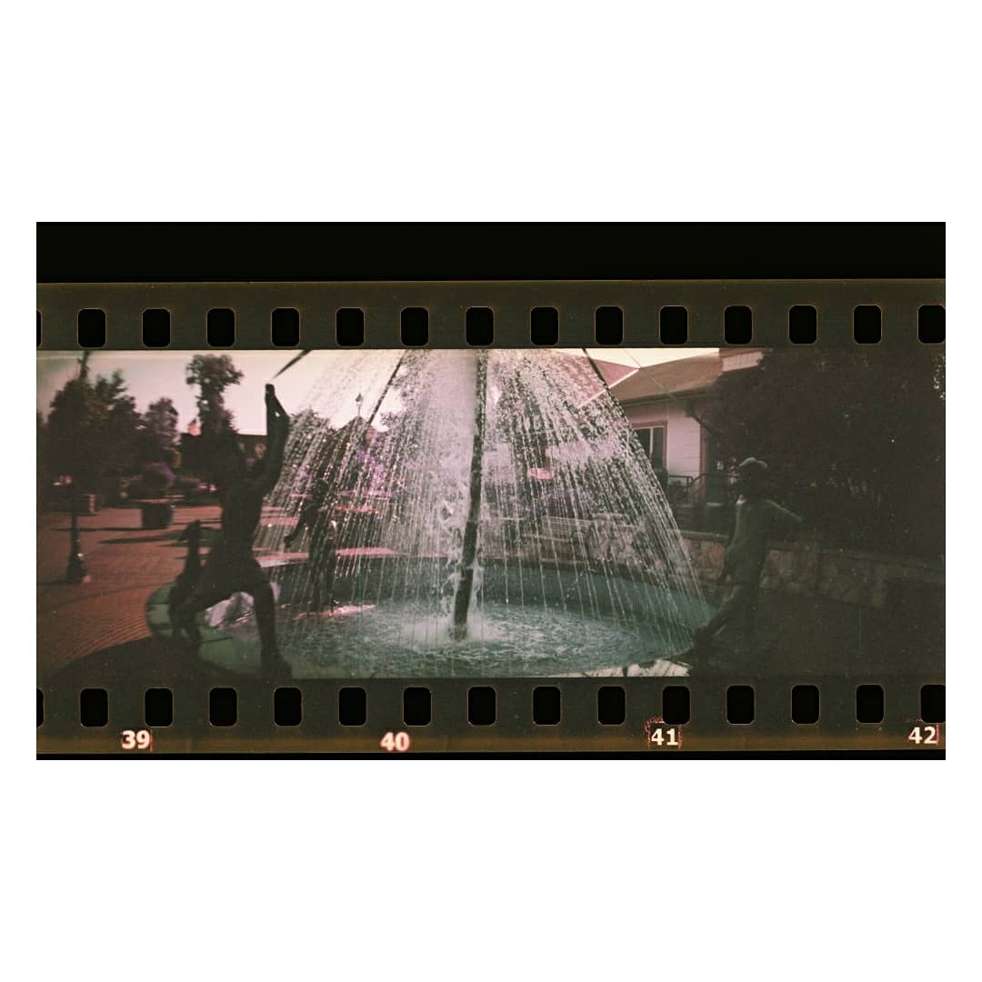 _uvaldo's tweet photo. @lomography @OldSchoolLab 
#lomography #sprocketscan #lomochromepurple https://t.co/ErdmHlYKne
