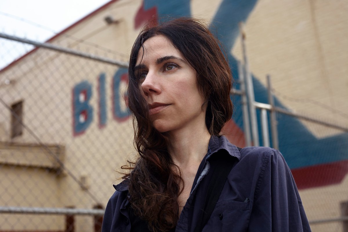 ccalbareda's tweet photo. 📽️ #PJHarvey: a dog called money és el documental que projectem aquest dijous, a les 19 h, amb actuació prèvia de #LittioX 

Dins el @BcnDCultural amb la col·laboració d'@ineditfestival. Reserva l'entrada a https://t.co/7FFmXQjjGt https://t.co/g8aSZMfSH0