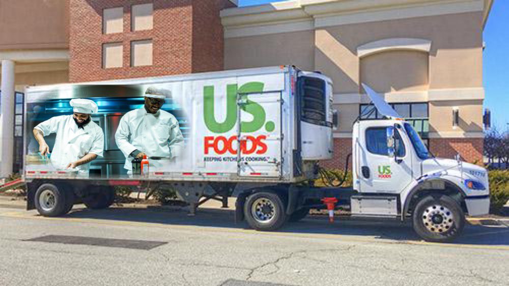USFoods's tweet photo. The hard work, sacrifice, and dedication from our awesome team of drivers has kept kitchens cooking and communities fed during this pandemic 🚚 Thank YOU for all you do! #ntdaw #wehelpyoumakeit #nationaltruckdriverappreciationweek
#USFTruckspotting 📸 from @Tyler_Columbus https://t.co/BdzIrXHTKu