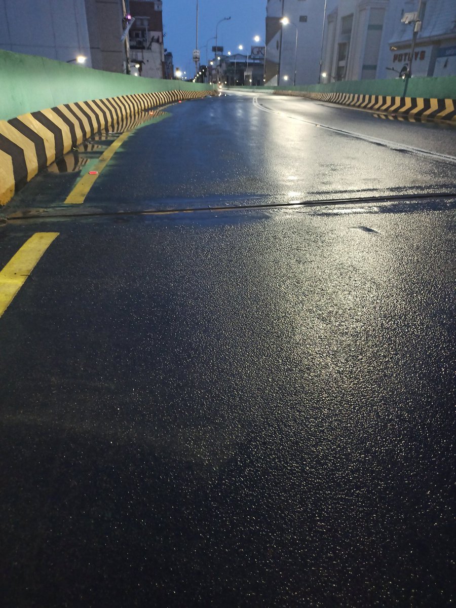 Venkat3681's tweet photo. Early morning click!
#EarlyMorningClick #EmptyRoads #EarlyMorningPhotography #MyClick #MobileShot #64MP #RainyDay #Flyover #PhotoOfTheDay #NoFilter #Road #PicOfTheDay #BestOfTheDay #LifeIsGood #Photography #RedmiNote8Pro #Photography #InstaGood #InstaPic #InstaDaily #InstaMood https://t.co/M7D9uYFp7n