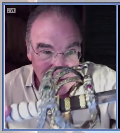 KarenLBerg's tweet photo. @PatinkinMandy wins! Rock Chalk Jayhawk! Love love love!
#PrincessBrideReunion #MandyPatinkin #asyouwish https://t.co/u2zMouqMTH