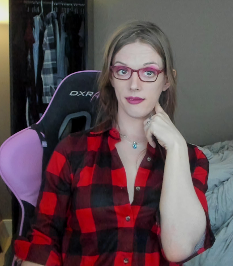 Enjoying my frumpy lesbian vibes, but I should probably change my clothes and brush my hair for my show