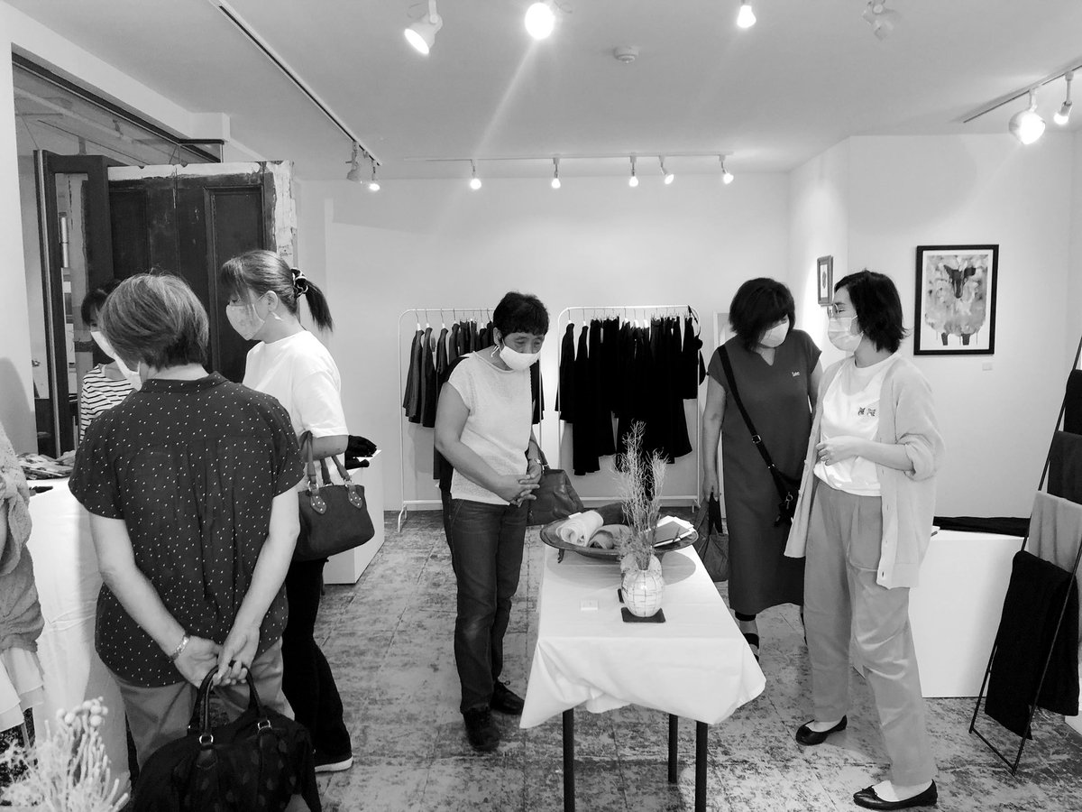 oni_KNITOLOGY's tweet photo. 展示会に工場の皆さんが来てくださった！！めちゃくちゃ嬉しい！！！
#KNITOLOGY
 #工場
#ものづくり
#ニット
#地場産業 https://t.co/xtbs4ye5oh