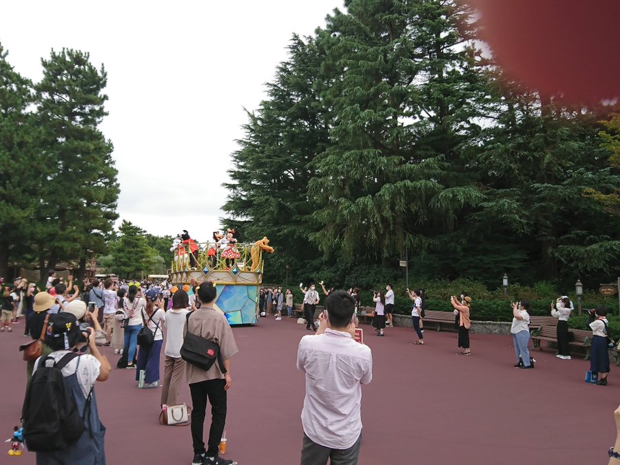ディズニーダンサーは解雇 キャストで働くのは屈辱それとも幸せ