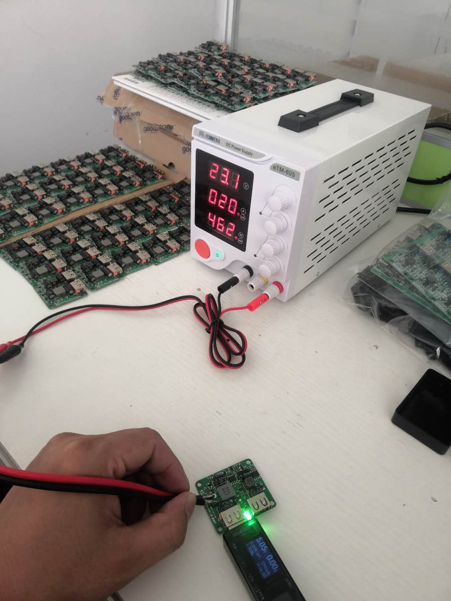 AhonyPower's tweet photo. USB port test for foldable solar kit 21w-100w.QC3.0,2.0.OEM,cusotmize foldable solar kit 7w-300w.#solarpower #solarrv #solarcharger #foldablesolar https://t.co/XxLWz2Lnjb