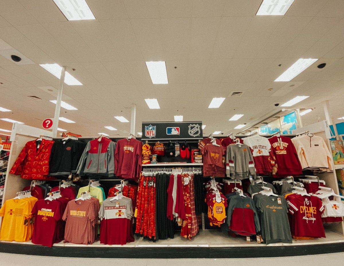 BryanJGTarget's tweet image. #SundayWins included partnering with TL Ashley to revamp #FanCentral! I’d rather be wearing #BlackandGold but at least it looks pretty😉

&amp;amp;

🎄C H R I S T M A S🎄 is around the corner so it’s time to start setting those #HOLIDAY walls🎅🏽Lets hope to see even HIGHER positive comps!