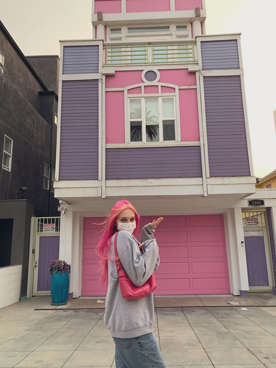 oliviaaruby's tweet photo. at only 19 years old i bought my first house. so grateful. mom i hope u are proud of me. https://t.co/3Y2QC7jF9Q