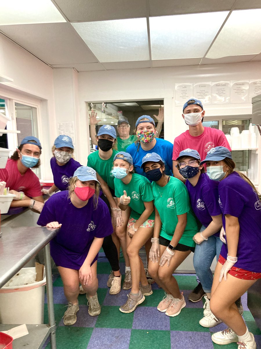 AND THAT’S A WRAP!! Shout out to all of our awesome employees for a great season!! They deserve lots of small snacks for all the hard work they’ve put in during such a weird season!! 🤩🥳🏆🥇