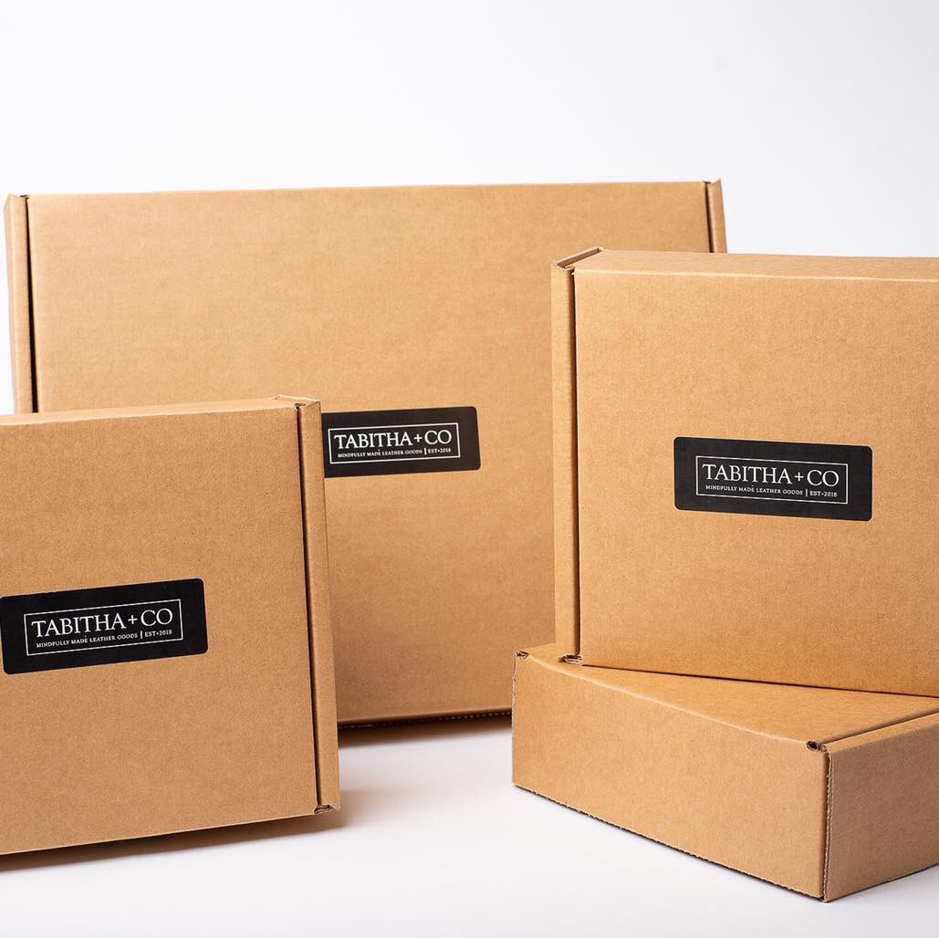 tabithacompany's tweet photo. Shop online at TABITHA + COโขโฃ
#TABITHACO #MindfullyMade #PremiumLeatherGoods #QualityOverQuantity #TravelWithTab #SupportLocal #OrderOnline #ShopOnlineCanada #eShipper @E_Shipper #Global #TABITHACOmpany #IMadeYourBag #MadeInCanada #StrongerTogether https://t.co/QoVZmJf9Y9