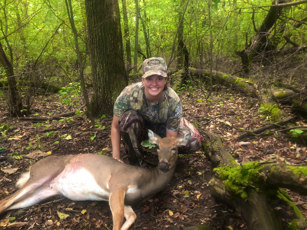 McCallumBrooke's tweet photo. Got the job done tonight! Shot my first deer with my crossbow! #crossbow #deerhunting #doekill #outdoor #rutreport https://t.co/1RpZs2VtwM