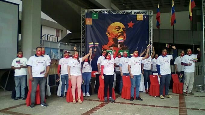 SuarezYeymi's tweet photo. #13Sep juramentado Comando de Campaña #DarioVivas en #Merida, rumbo a la Gran Victoria de este #6D ganan los de CHAVEZ, nosotros Venceremos #AN #VenVamosJuntos @JEHYSONGUZMAN @MervinMaldonad0 @dcabellor @RamonLoboMPsuv https://t.co/HfN5TFGZNy