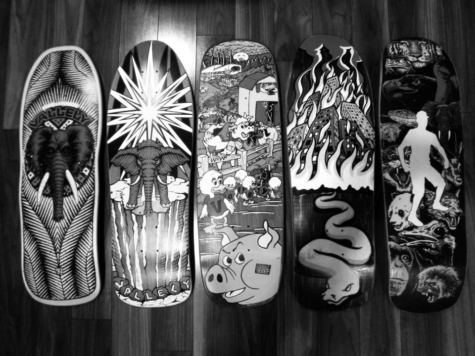 𝐻𝐸 𝑊𝐴𝑆 𝐴 𝑆𝐾𝐴𝑇𝐸𝑅 𝐵𝑂𝑌, 𝑆𝐻𝐸 𝑆𝐴𝐼𝐷—

            | Aspiring Pro Skater |
                     | ⇄ &amp; ♡ |
         | Your stoner best friend |

                                         —𝑆𝐸𝐸 𝑌𝑂𝑈 𝐿𝐴𝑇𝐸𝑅 𝐵𝑂𝑌.