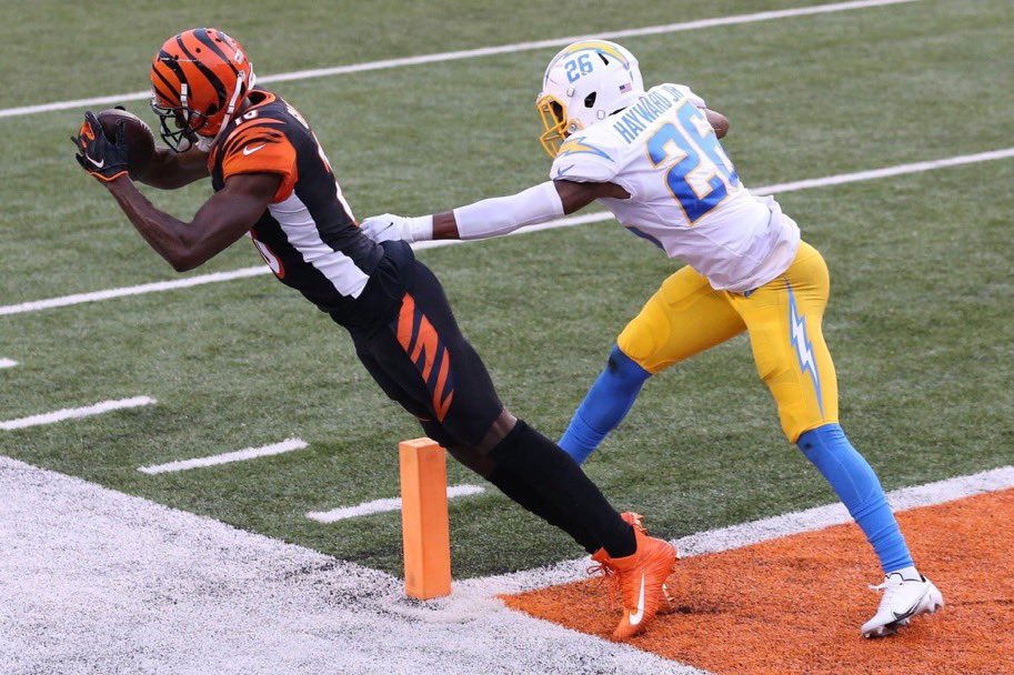 FauxJeaux's tweet photo. This should have been the game-winning touchdown... 😭 https://t.co/NVCpslNeek