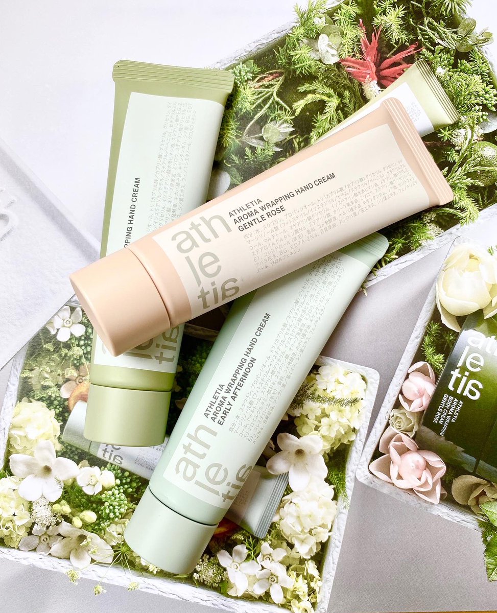 安倍佐和子 精油の香りが濃厚 アスレティアから自然由来98 なめらかなのにさらり アロマラッピングボディクリーム01と同 ハンドクリームが11月6日誕生 こちらも自然由来98 香り別に01ローズ系 02森林浴系 03フローラル系 ギフトシーズンにいいアイテム