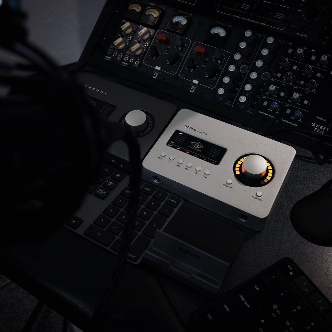 UAudio's tweet photo. Transitions 🌓 #SoloSunday

📸 @Gearlounge 

#UniversalAudio #ApolloSolo #MusicProduction #AudioInterface #UADapollo #ApolloInterface #UniversalAudioApollo #UniversalAudioArrow #UADarrow #GearPorn https://t.co/Em3pngVrhf
