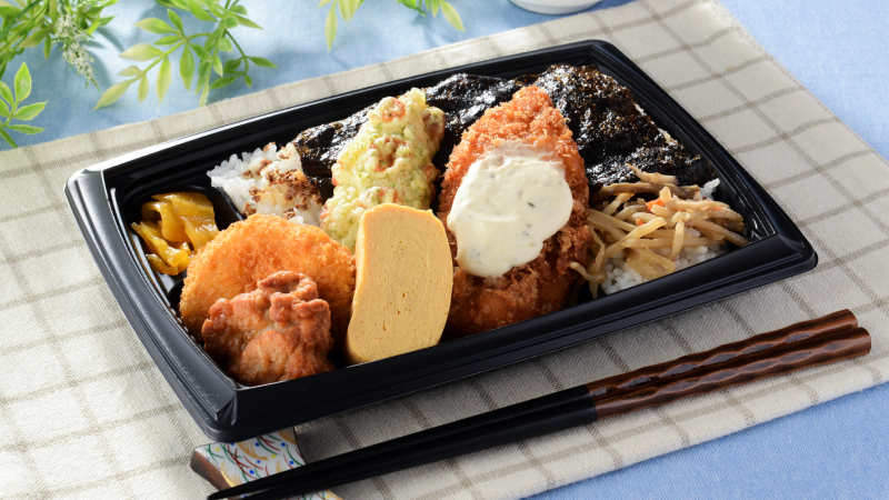 ローソン 白身フライのり弁 に鶏唐揚が追加されました 白身魚フライやちくわ磯辺天 玉子焼き どれも大好きなおかずです ローソン おうちごはん T Co Hrnri7quue